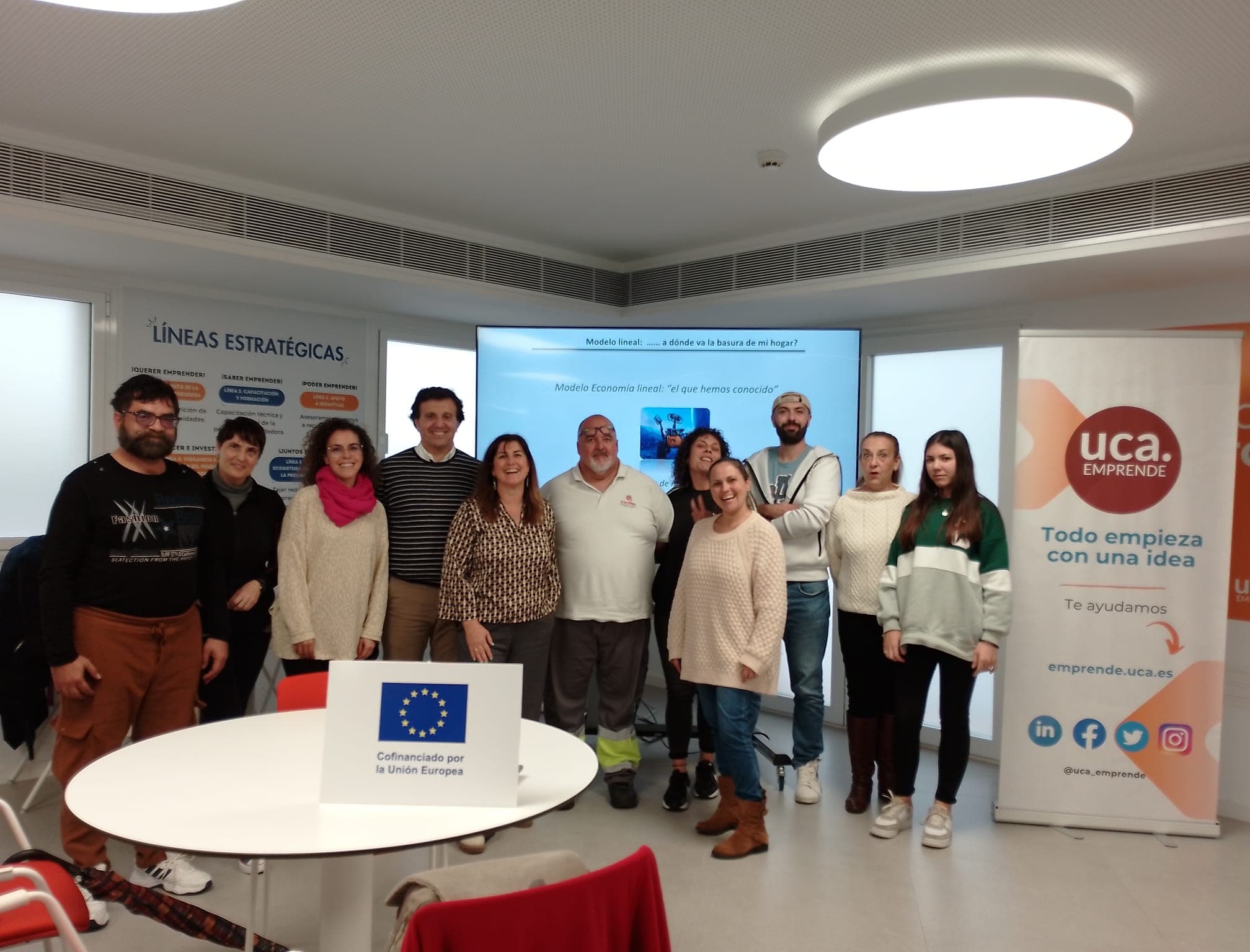 Trabajadores de Inserta Cádiz durante una sesión de formación en economía circular